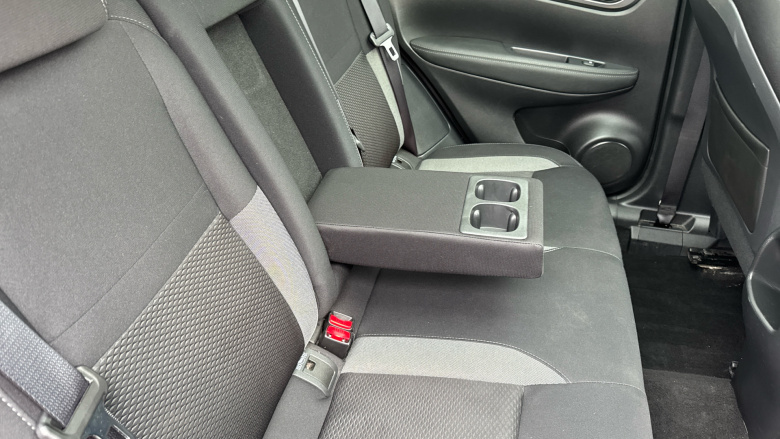 Nissan Qashqai 1.3 DiG-T N-Connecta 5dr Petrol Hatchback